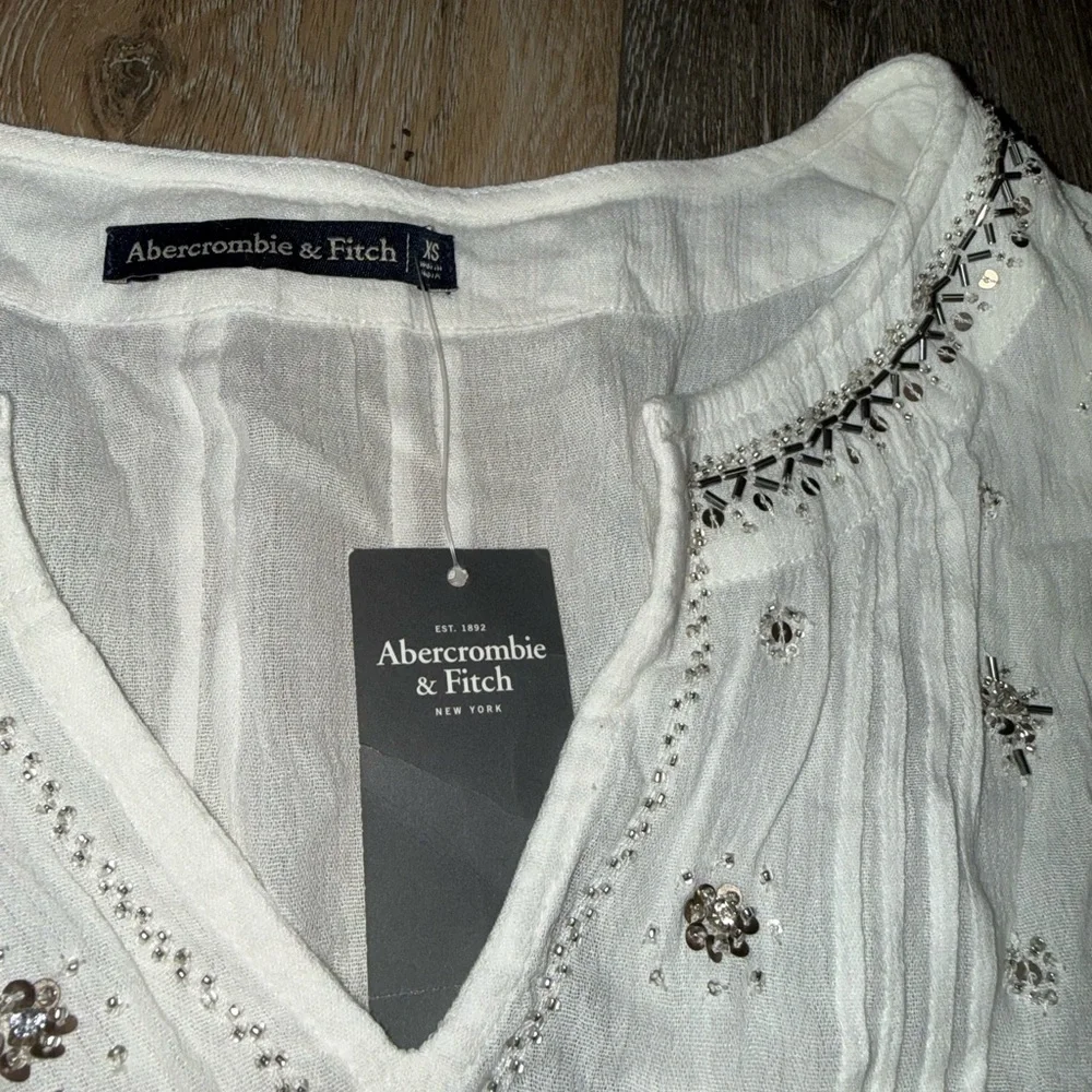 ‼️SOLD‼️Abercrombie & Fitch White Embroidered Blouse - Picture 3 of 8